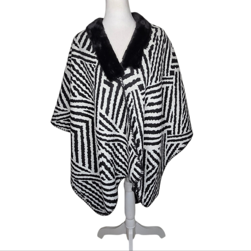Loft Wrap Shawl Sweater Knit Sz M Open Front Abstract Geometric Black & White